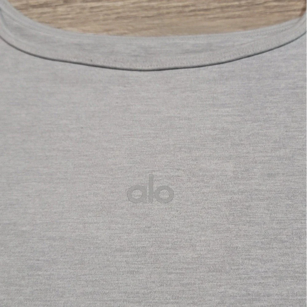 ALO Yoga Tank Bodysuit Top Size Medium Pull On Stretch Gray Scoop Neck Modern